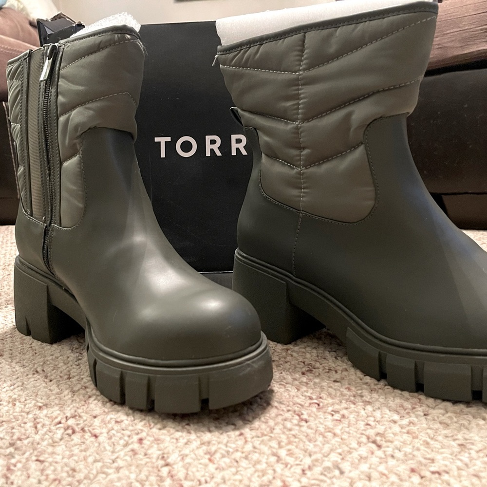 Torrid green chunky heeled boot size 11.5 wide